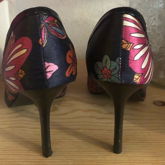Vibrant Jewel Tone Flower Print Pep toe Heels - Picture 7 of 9